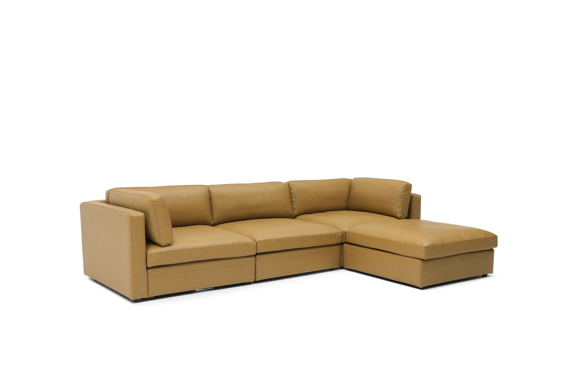 Elegant Halo 3-seater with plush cushions


